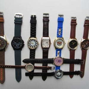 Lot of 10 assorted vintage watches - running condition