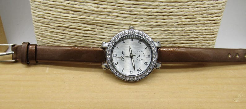 Lot de 16 montres vintage assorties - ne fonctionnent pas image 12