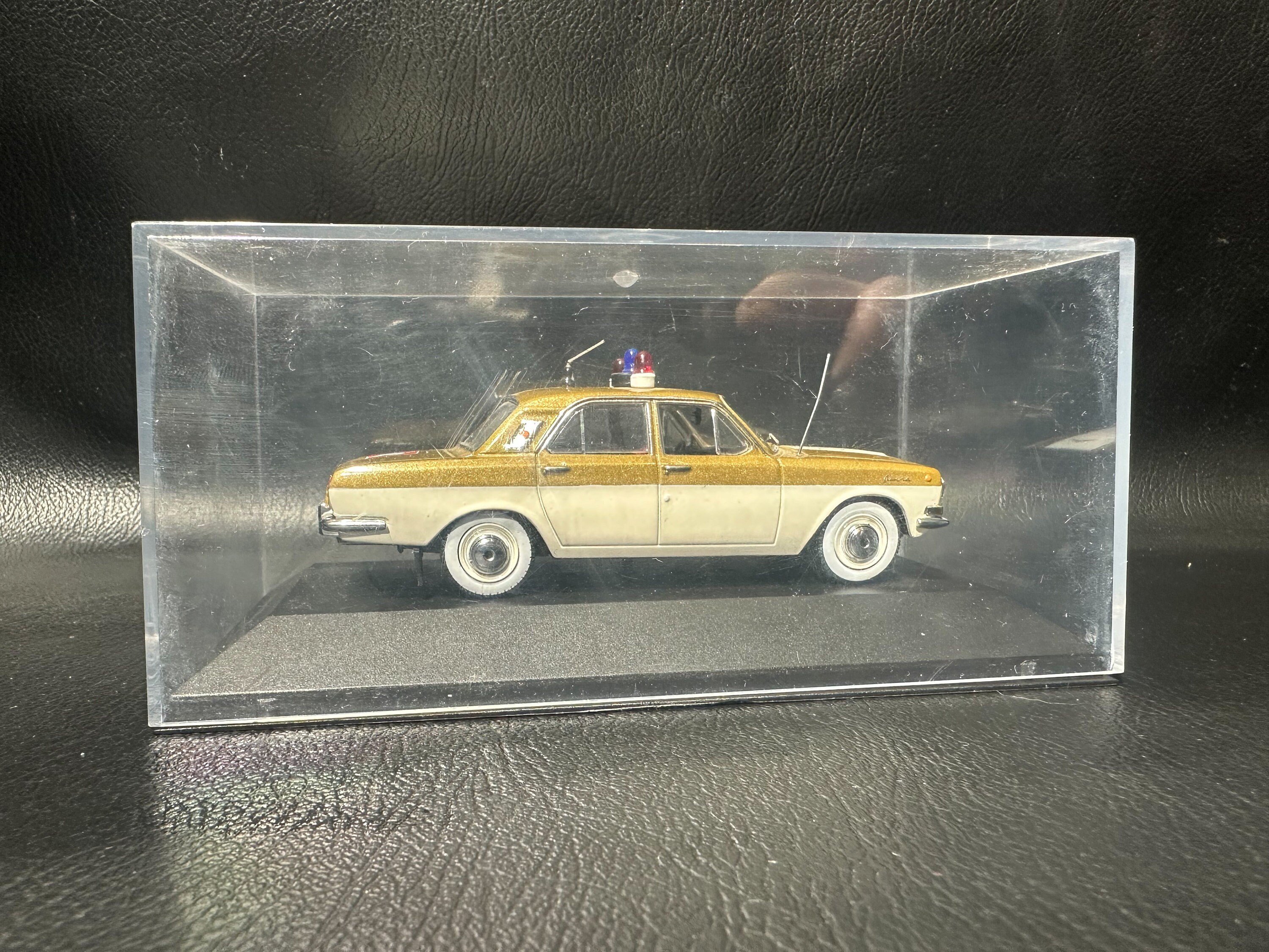 Car Model 1980 Gaz-24 Volga Olympic Game Limited Edition
