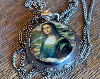 Colgante de reloj de bolsillo con arte de la Mona Lisa, reloj de cuarzo funcional, cadena larga de metal, regalo para amantes del arte, recuerdo de coleccionista