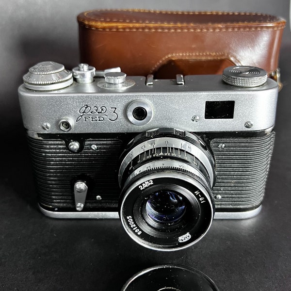 Authentique appareil photo télémétrique URSS Retro FED 3 "un Leica soviétique" avec étui en cuir d'origine!