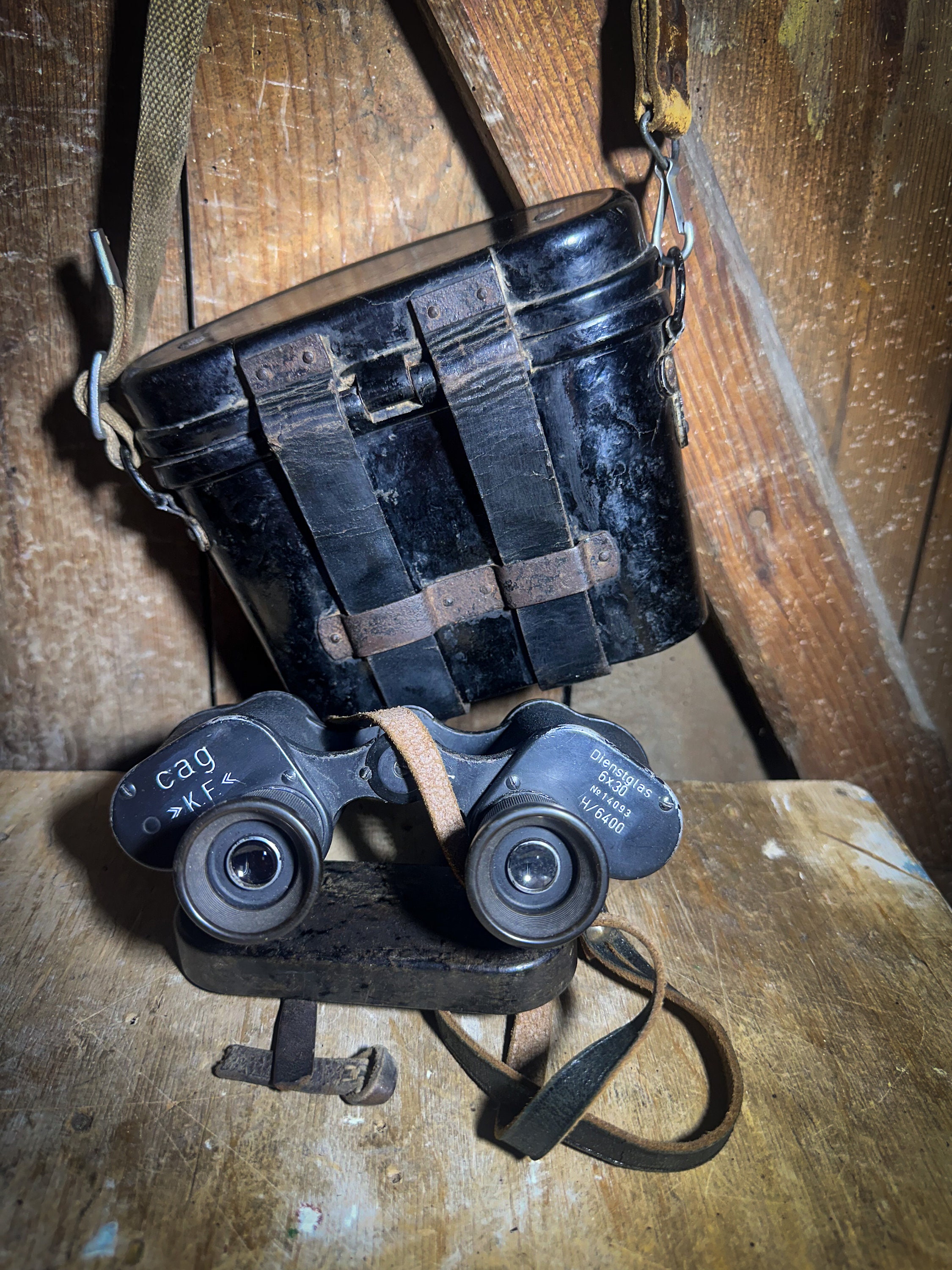 CAG SWAROVSKI DIENSTGLAS、本物の第二次世界大戦用光学機器、6x30 双眼鏡とベークライトケース、希少な収集価値のある戦争用光学機器、第二次世界大戦の軍用ギア、