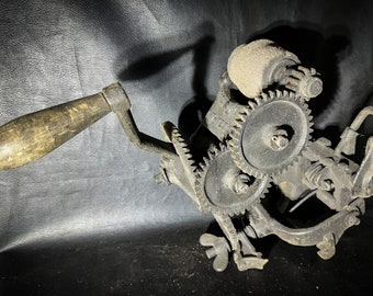 Antike Hirsch Sichel Sense Klinge Schärfer Schleifer Alte Fabrik Bauernhof Industrielle Sammler Werkzeug Bauernhof Dekor Gusseisen Schwere Ausrüstung