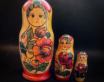 Poupée gigogne russe peinte à la main, Matriochka de coqs
