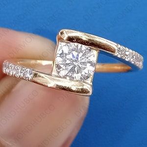 1.50Ct Runderbypass Verlobungsring Frauen, Runder Brilliantschliff Moissanit Diamant Ring, Tension Set Ehering, personalisierter Schmuck