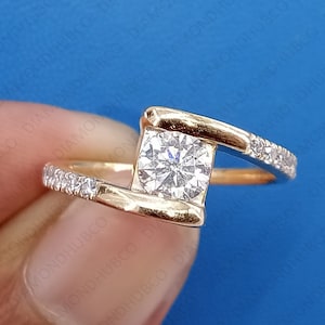 Anello Moissanite VVS1 a taglio rotondo, Anello di fidanzamento solitario, Anello da donna, Anelli regalo per l'anniversario, Anello nuziale di dichiarazione, Anello con set di tensione