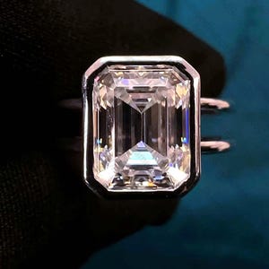 3,5 CT Emerald Cut Moissanite verlovingsring, Emerald Cut Solitaire-ring, trouwring met twee banden, dubbele schacht verjaardagscadeau ring voor haar