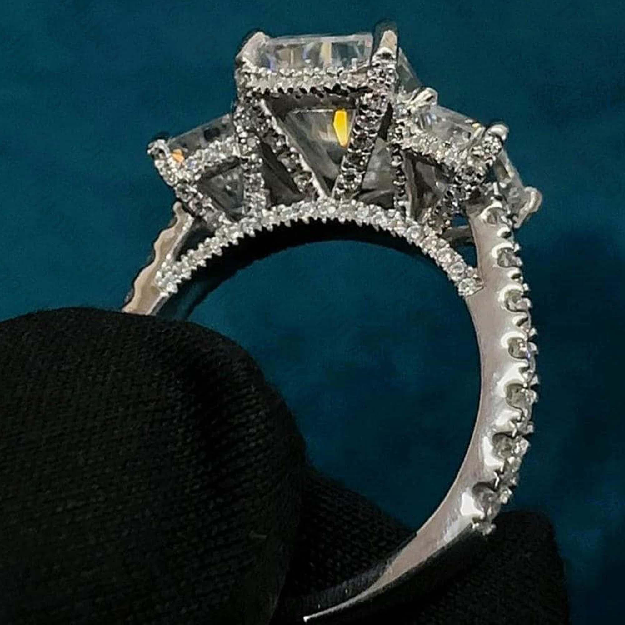 モアッサナイトのスリーストーンリング　16号 モアッサナイト エンゲージリング ユニークなスリーストーンリング 925