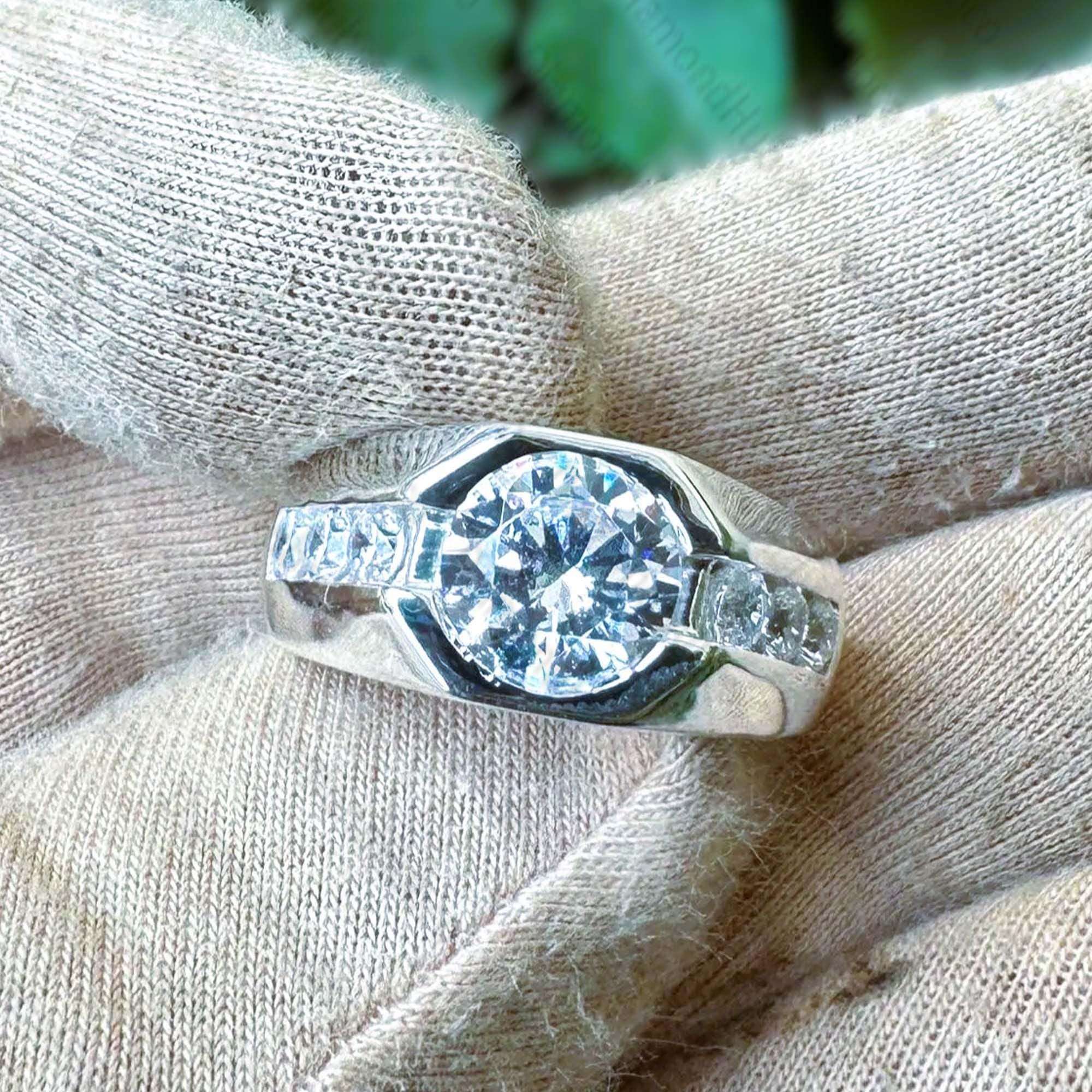 Anello Uomo Moissanite 2,00 Carati - Taglio Rotondo Placcato Oro Giallo 14K Su Argento 925