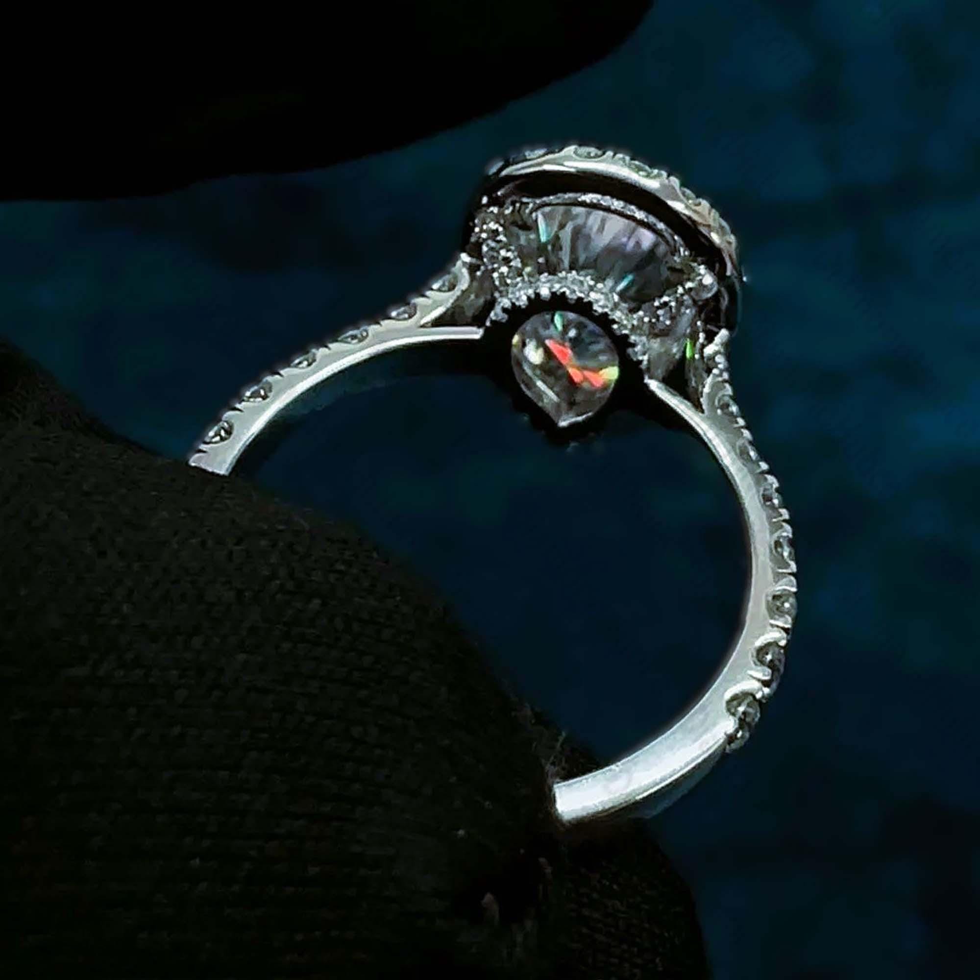 3カラット ペアカット モアッサナイト ハローエンゲージリング | 記念