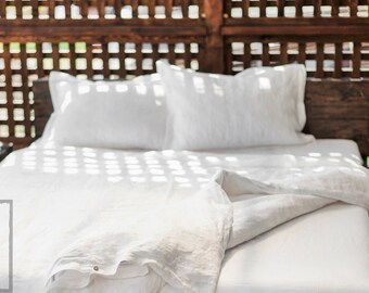 White linen bedding set. 1 duvet cover,1 fitted sheet and 2 pillowcases.