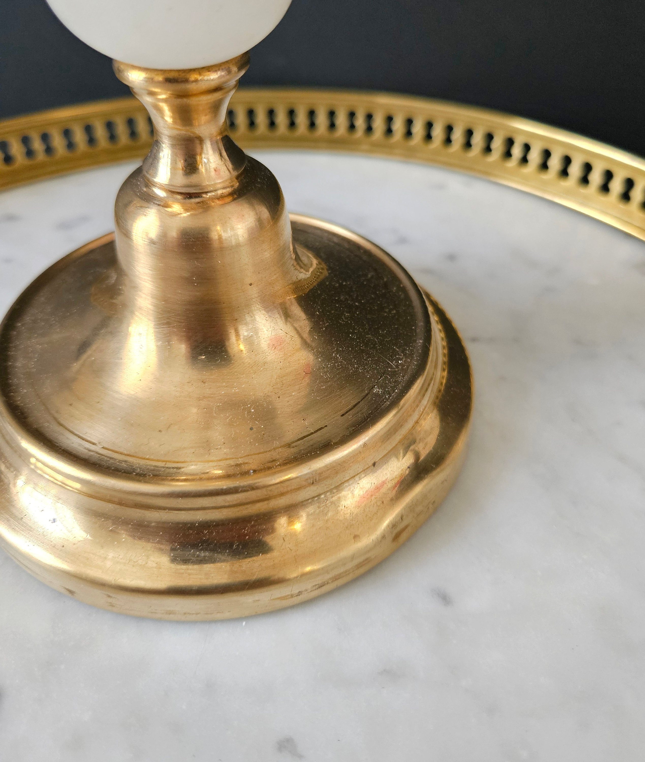 Oeuf d'Autruche, Socle en Bronze et Marbre Blanc (XIXè) H: 36 cm | Collection l PlaceOddity - France
