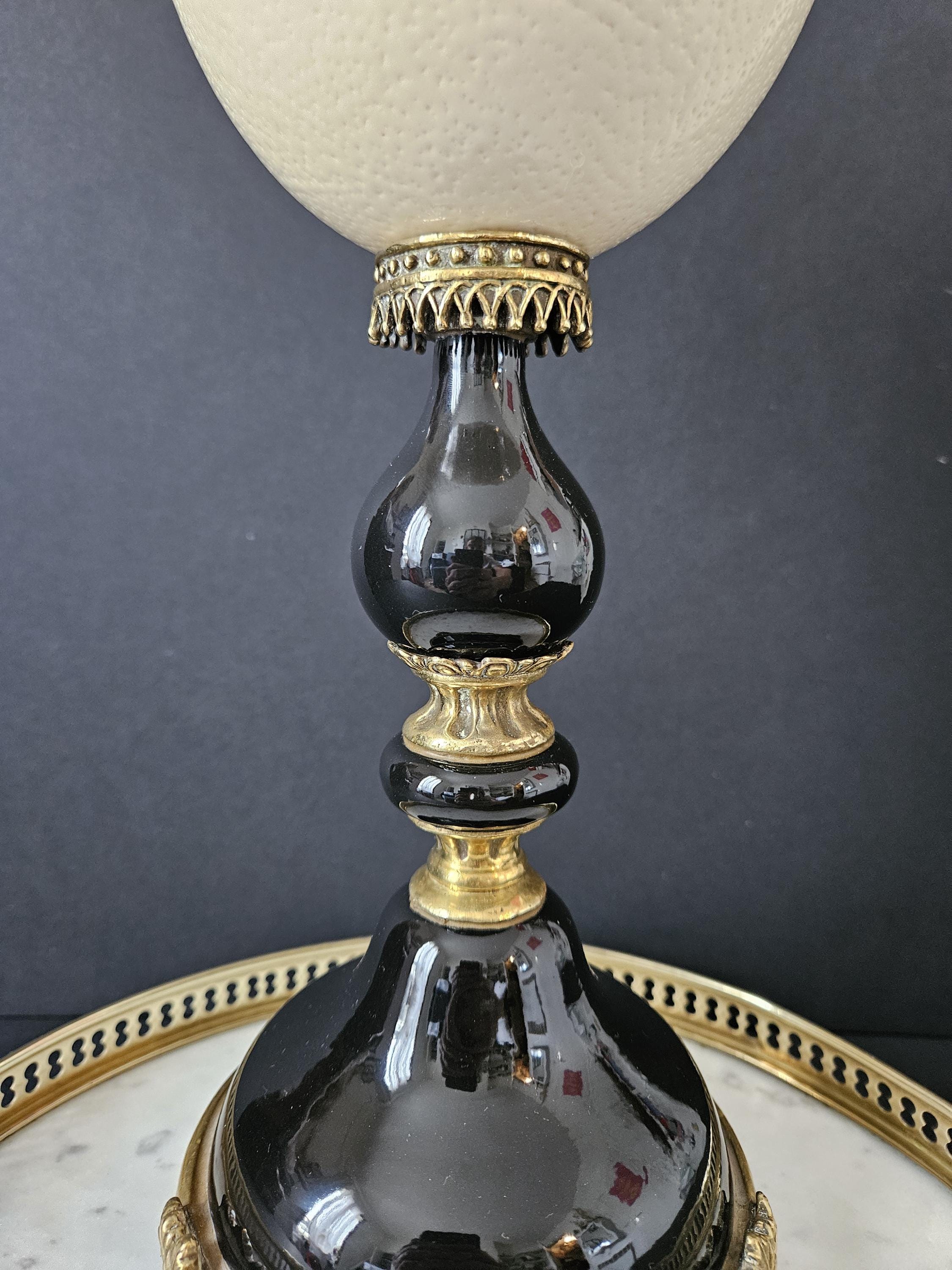 Lampe oeuf d'autruche ancien sur pied en bronze vintage