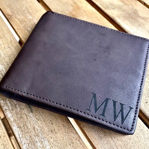 Regalo de aniversario para él, billetera personalizada, billetera para hombre, billetera grabada, billetera de cuero, billetera personalizada, regalo para novio para hombre, regalo para papá