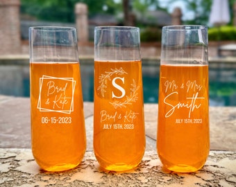 Newlyweds Mr. Mrs. Custom Engraved Engaged Wine Champagne Flutes 45th Anniversary Gift, Champagne Flutes Personalized, Custom Wedding Design