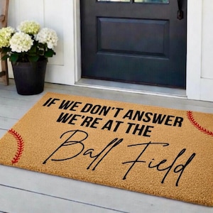 Felpudos de béisbol, felpudo de béisbol, regalo de inauguración de casa, regalo de béisbol, felpudo de primavera, decoración de porche, felpudo para exteriores, felpudo para la puerta principal imagen 1