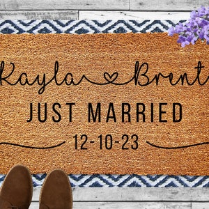 Personalized Just Married Door Mat, Custom Doormat, Newlywed Gift, Wedding Gift, New Home Gift, Doormat for Couples Gift, First Home Decor