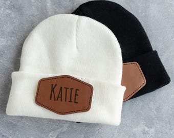 Bonnet personnalisé pour enfant, bonnets à patch en cuir, cadeau personnalisé pour enfants, cadeaux de Noël, bonnets pour bébé nouveau-né, signature cursive, chapeau à patch