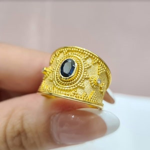 Byzantijnse ring met saffier en diamant • 18 kt geelgoud • Byzantijnse sieraden • Middeleeuws Grieks sieradenontwerp • Moederdagring cadeau