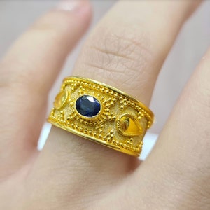 Anillo bizantino de oro amarillo hecho a mano de 18K con zafiro azul, joyería bizantina, anillo griego, anillo de regalo, anillo de oro, mediados de siglo, regalo de Navidad imagen 3