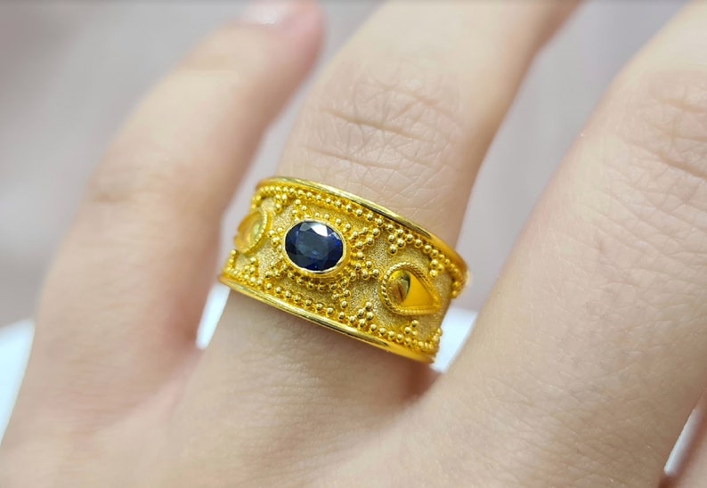 Anillo bizantino de oro amarillo hecho a mano de 18K con zafiro azul, joyería bizantina, anillo griego, anillo de regalo, anillo de oro, mediados de siglo, regalo de Navidad imagen 3