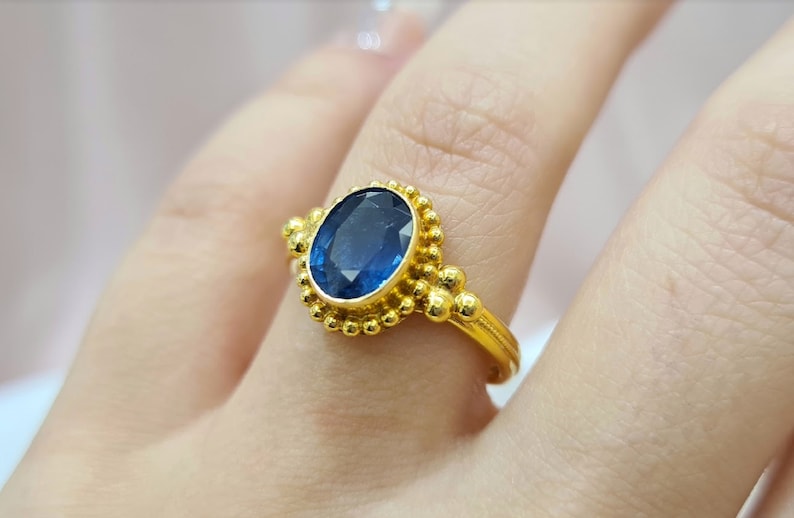 Bague byzantine faite main en or jaune 18 carats avec saphir bleu, bijoux byzantins, bague grecque, bague cadeau, bague en or, milieu du siècle, cadeau de Noël image 3