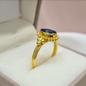 Bague byzantine faite main en or jaune 18 carats avec saphir bleu, bijoux byzantins, bague grecque, bague cadeau, bague en or, milieu du siècle, cadeau de Noël image 7