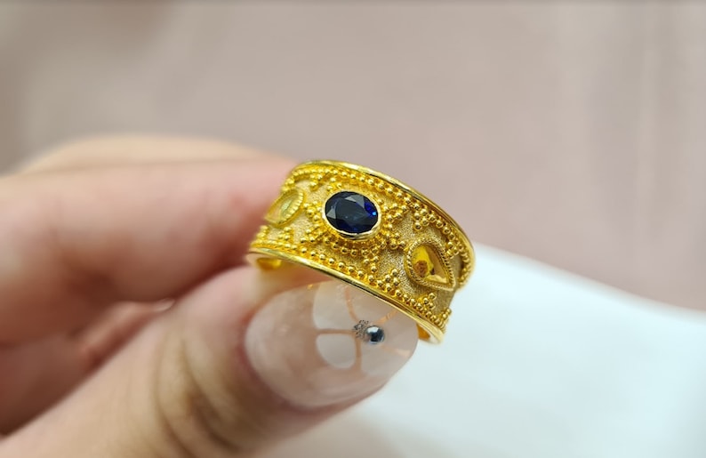 Anillo bizantino de oro amarillo hecho a mano de 18K con zafiro azul, joyería bizantina, anillo griego, anillo de regalo, anillo de oro, mediados de siglo, regalo de Navidad imagen 6