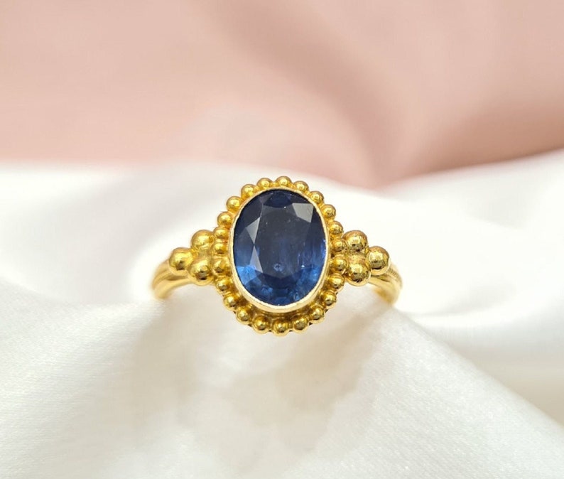 Bague byzantine faite main en or jaune 18 carats avec saphir bleu, bijoux byzantins, bague grecque, bague cadeau, bague en or, milieu du siècle, cadeau de Noël image 1