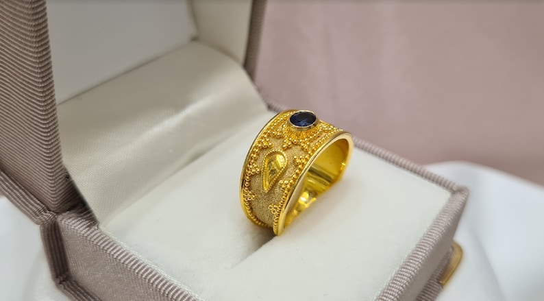 Anillo bizantino de oro amarillo hecho a mano de 18K con zafiro azul, joyería bizantina, anillo griego, anillo de regalo, anillo de oro, mediados de siglo, regalo de Navidad imagen 7