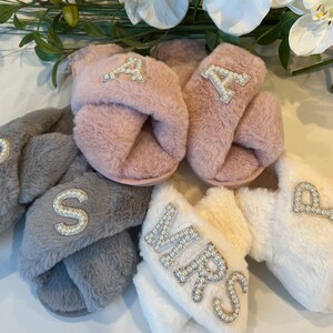 Gift for Her, Personalized Pearl Slippers, Fluffy Slippers, Customized Slippers, Gift for Women, Mother&#39;s Day Gift, Best Gift Idea for Mom