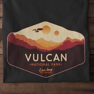 Camiseta del Parque Nacional Vulcano, camiseta de aventuras de ciencia ficción, camiseta unisex ligera, idea de regalo lógica, camiseta para entusiastas de la ciencia ficción, camiseta inspirada en el espacio