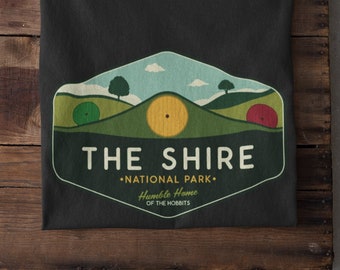 Shire National Park T-shirt, Mytiskt landskap-tröja, unisex, Fantasy T-shirts, Nationalpark-tröjor, Parodifilm-tröja, Fantasyäventyr