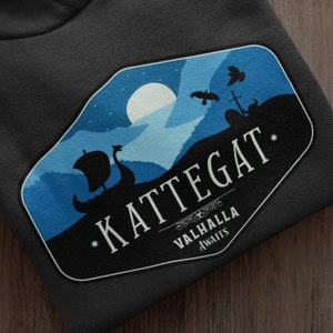 Bluza z kapturem Wikingów, Kattegat, Valhalla czeka, bluza z parodią, bluza z kapturem Valhalla Viking, koszule wojowników, prezent Wikingów, fajna koszula Wikingów, prezent Ragnar
