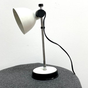 Weiße Tischlampe | Vintage 80er Jahre | entworfen von Veneta Lumi