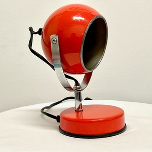 Italian vintage red lamp for bedside or table of the Period Space Age, made of enamelled metal red, Produced in Italy by Veneta Lumi in 70&#39;s