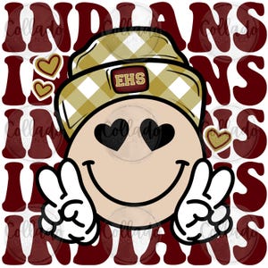 Puede incluir: Gráfico digital con una carita sonriente con ojos en forma de corazón y signos de paz. La cara lleva un sombrero a cuadros con "EHS". La palabra "INDIANS" se repite en granate alrededor de la cara, con corazones.