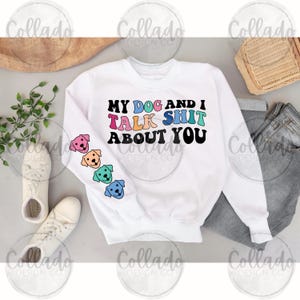 Mijn hond en ik praten over jou Mouwdetails Pastelkleuren Puppy grappig volwassen humor Digitale download Instant PNG-bestand