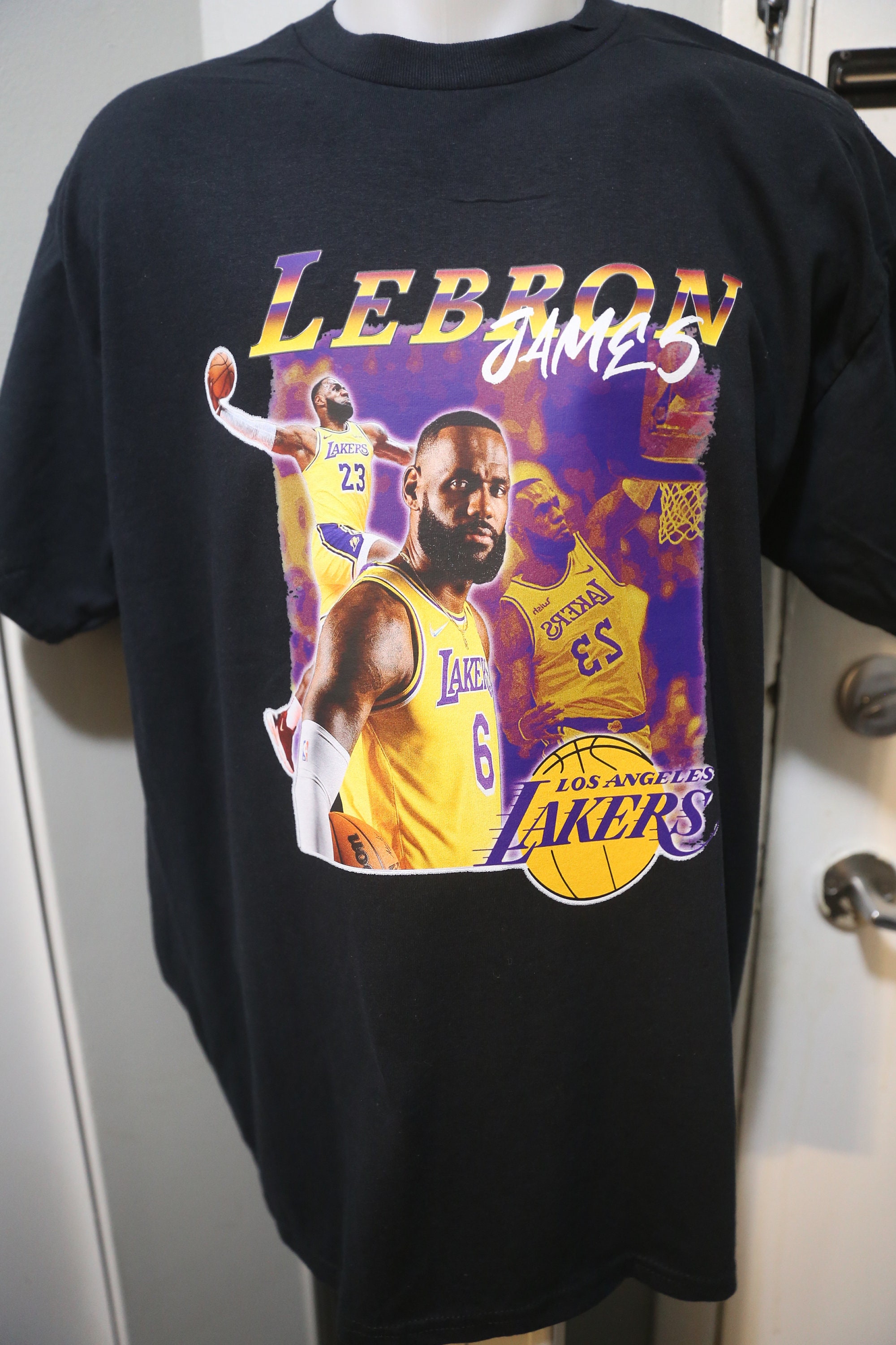 Lakers' Vintage Lebron James NBA Fanart Unisex T-shirt - Teeruto