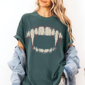 Comfort Colors Vampire Shirt Dracula Retro Unisex Tshirt , Horror Graphic Tee, Goth Girl, Oversize, Halloween Gift for Him or Her, rur758 image 4