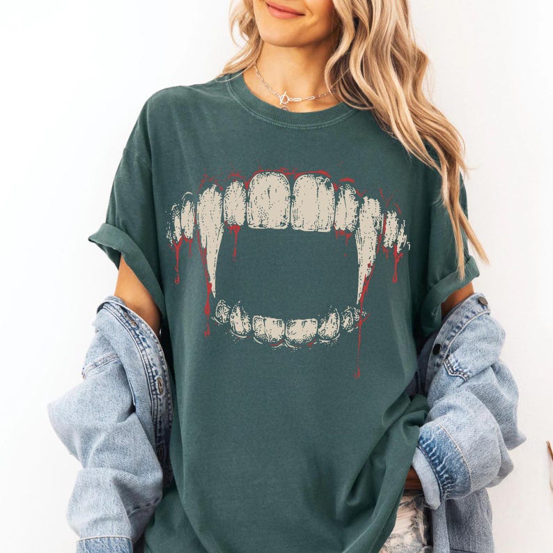 Comfort Colors Vampire Shirt Dracula Retro Unisex Tshirt , Horror Graphic Tee, Goth Girl, Oversize, Halloween Gift for Him or Her, rur758 image 4