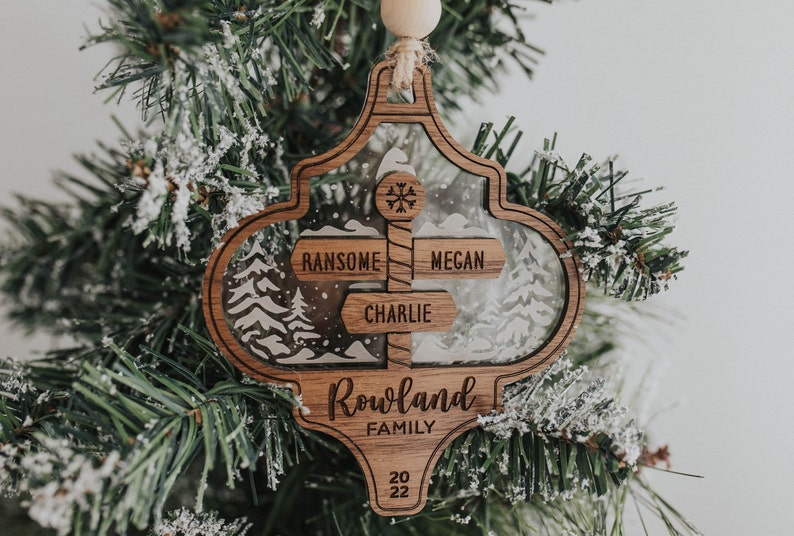 Family Names Wooden Christmas Ornament Custom Engraved Family Ornament 2024 Ornament Grandma Christmas Gift Mom Christmas Gift Bild 1