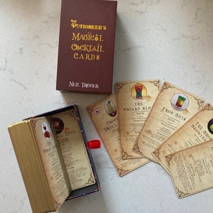 Schede per ricette di cocktail magici: bevande luminose, gorgoglianti e che cambiano colore