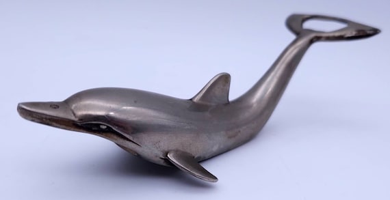 Vieux Décapsuleur Métal En Forme De Dauphin – Argenté