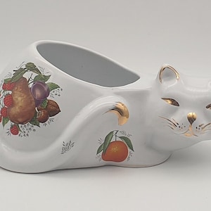 Bairstow&#39;s manor pottery - Staffordshire - cat plant pot - made in England