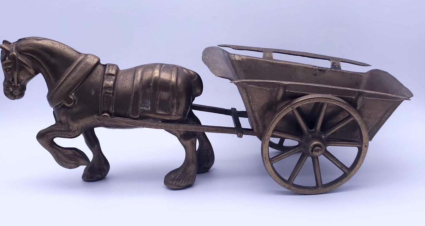 CHANFREIN DE CHEVAL En cuir avec des incrustations en laiton