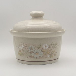 Royal Doulton Florinda large pot with lid - oven dish - covered dish - Lambethware - Made in England