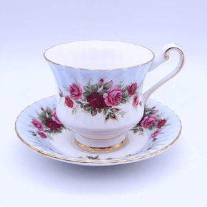 Paragon - By appointment to her Majesty the Queen - fine bone china - made in England