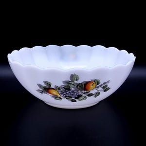 70s Vintage Arcopal Fruit de France salad bowl - Arcopal glass - milk glass - large size
