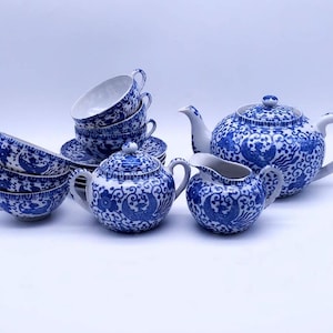 Vintage Chinese tea set - porcelain tea set - chinoiserie - blue - white - cups with saucer - teapot - milk & sugar set